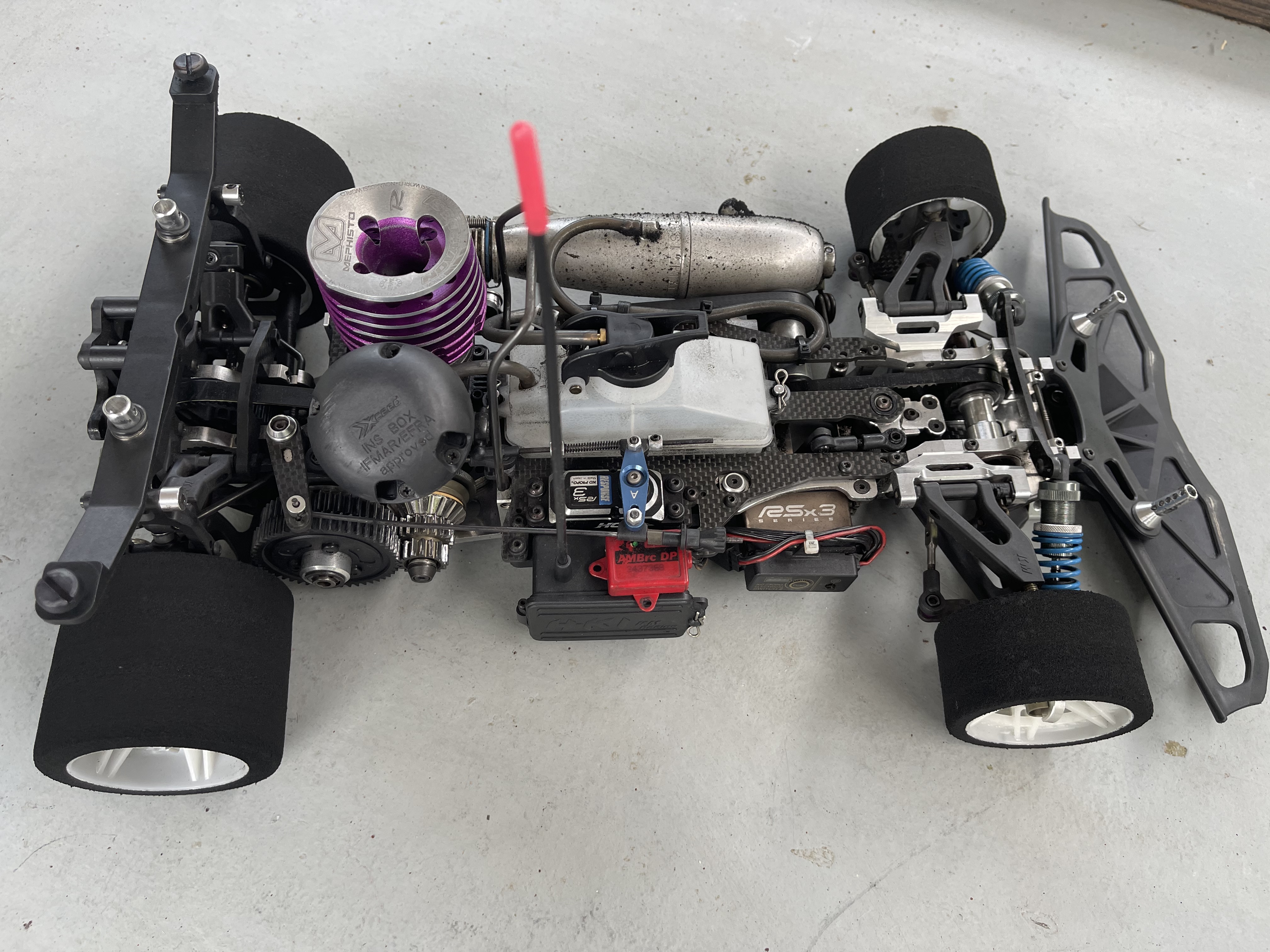 リヤダンパーオイルを固めトラクションアップ